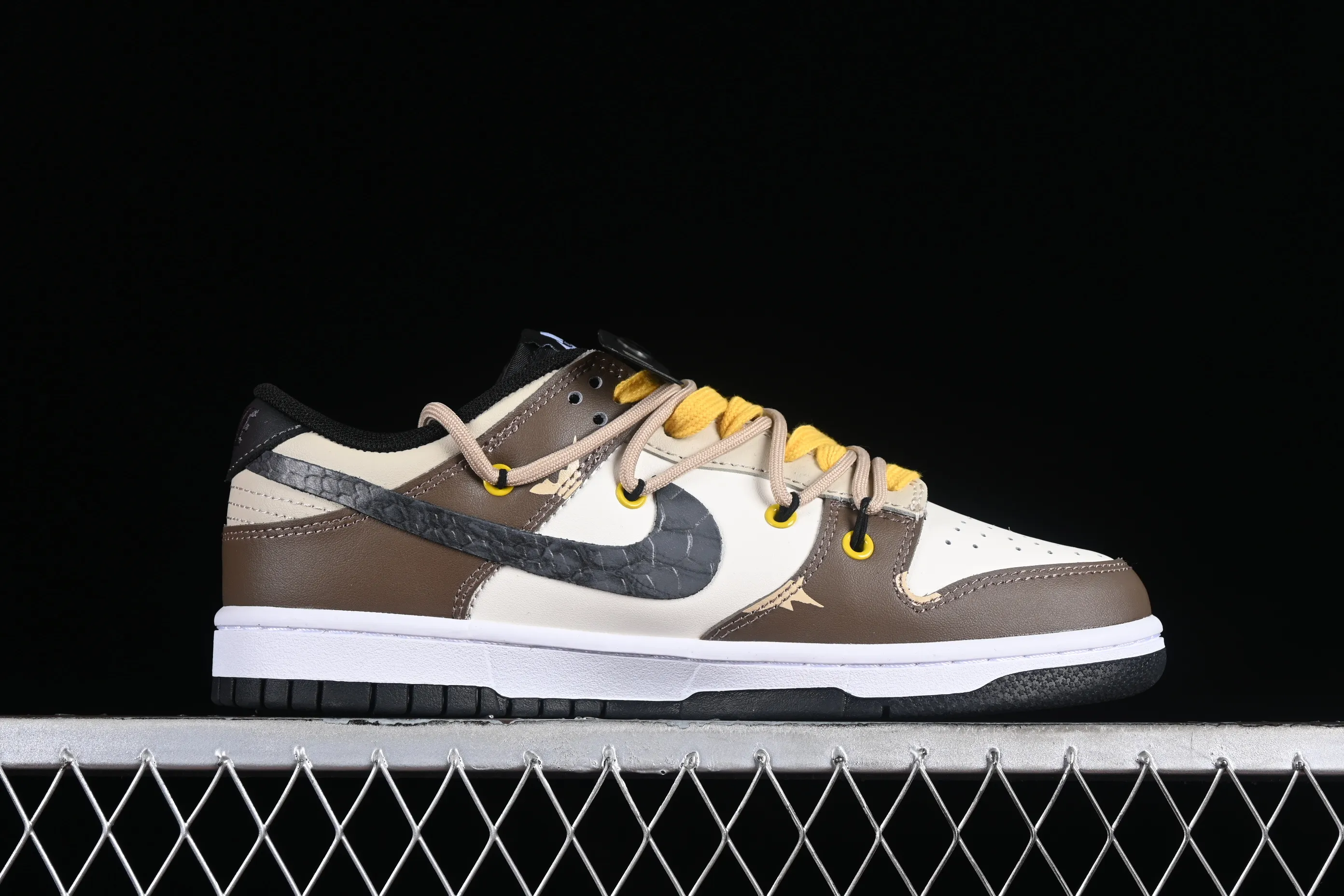 All Categories Nk SB Dunk Series Nk SB Dunk Low Low-top Sneakers Nk Dunk Low Panda Prank Jungle Crossing Overcoming Troubles Black Mamba Snake Print SB Strap Low-top Casual Sneakers DV0831-002